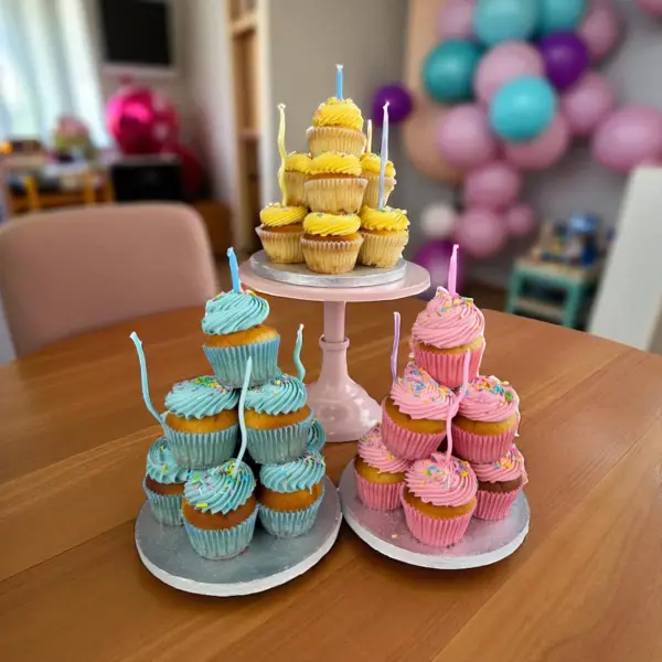 Cupcake Tower (9 Cupcakes)